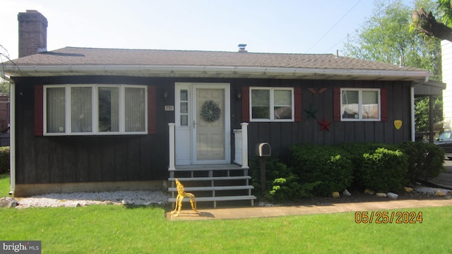 ranch-style home with a front lawn