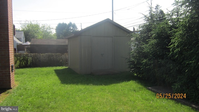 view of outbuilding featuring a lawn