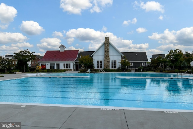 view of swimming pool