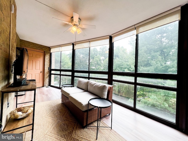 sunroom with ceiling fan