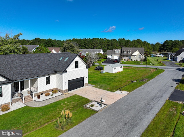 view of front of property featuring a front yard