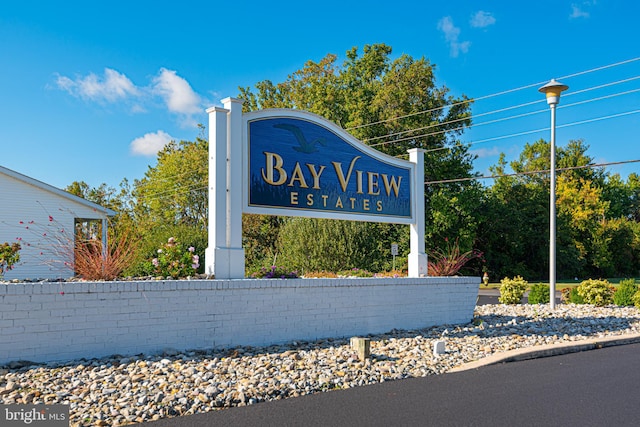 view of community / neighborhood sign