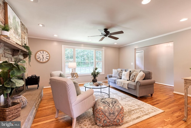 living room featuring ceiling fan, crown molding, and light hardwood / wood-style floors