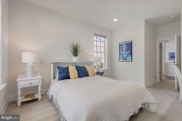 bedroom with recessed lighting, baseboards, and light wood-type flooring