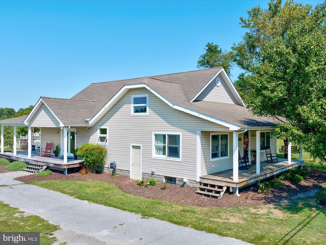 view of front of house featuring covered porch and a front lawn