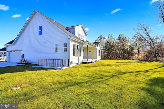 view of side of property featuring a lawn