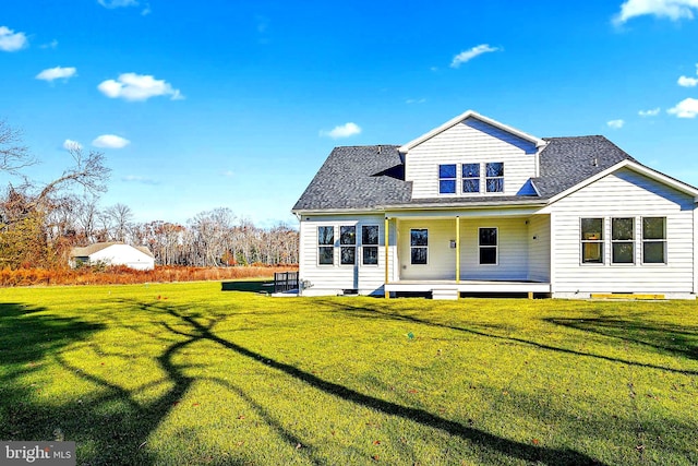 view of front of home featuring a front lawn