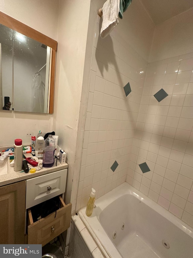 bathroom featuring tiled shower / bath combo