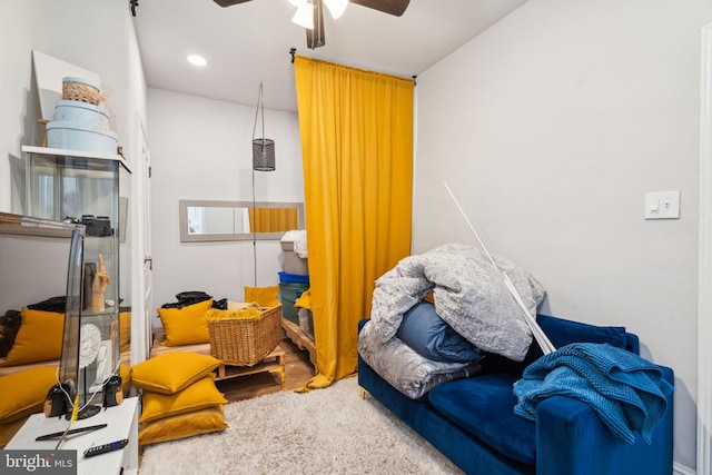 sitting room with ceiling fan