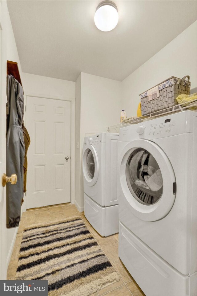 laundry room with washer and clothes dryer