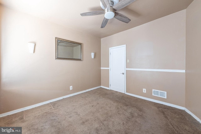 carpeted empty room featuring ceiling fan