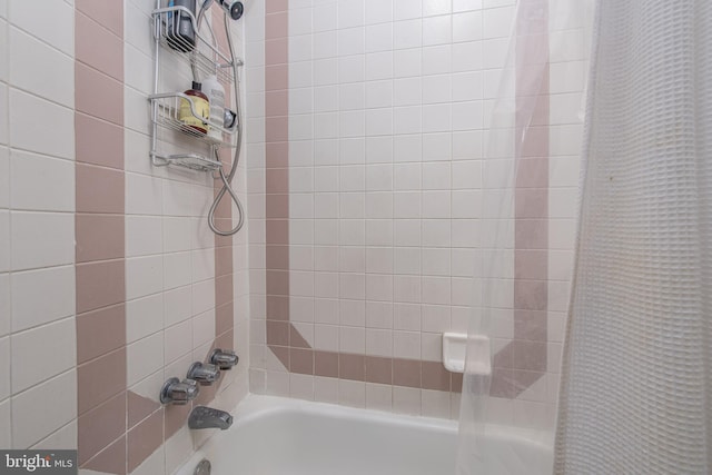 bathroom with shower / tub combo