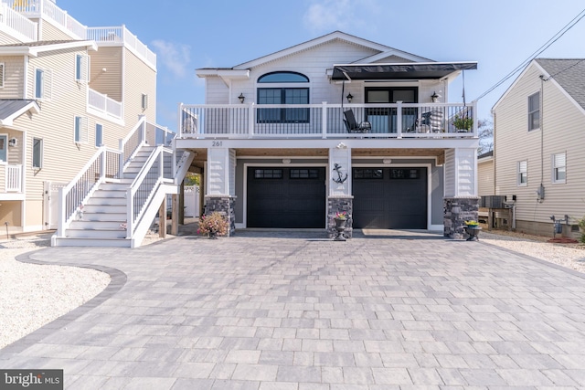 view of front facade featuring a garage