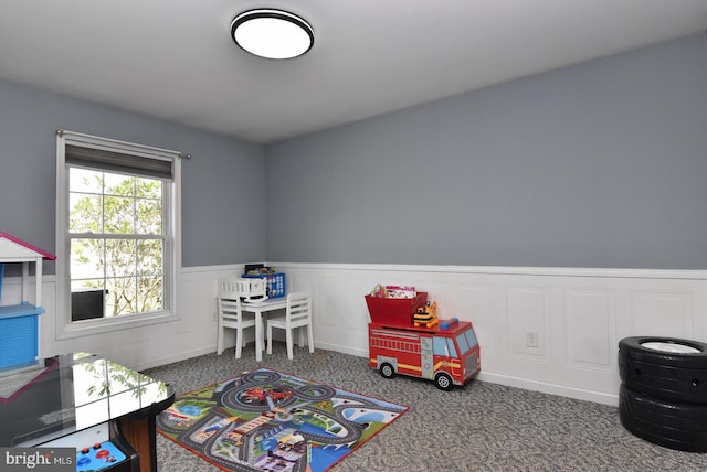 recreation room featuring carpet floors