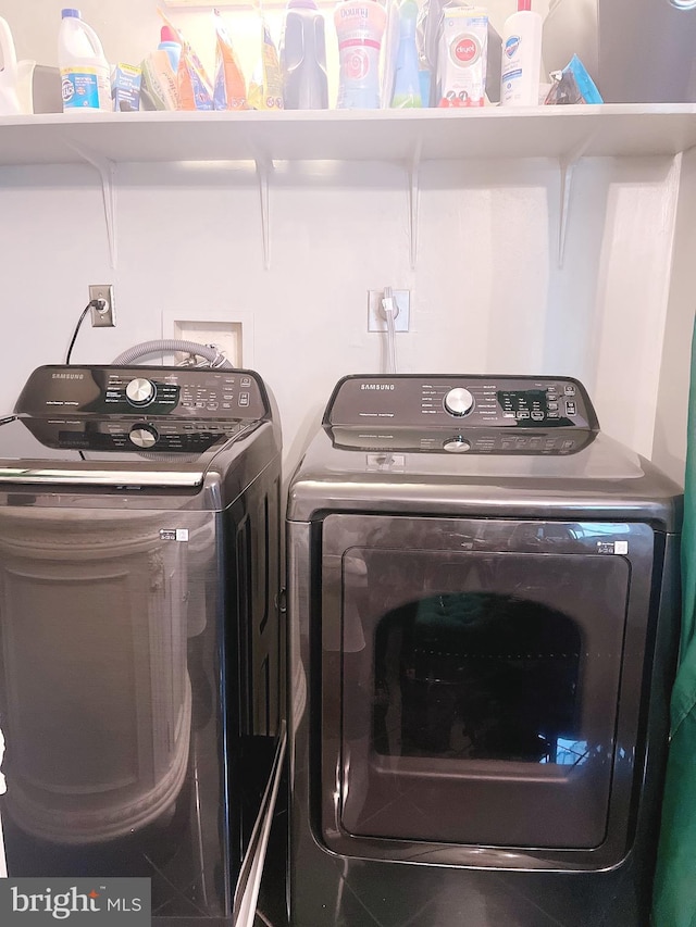 clothes washing area featuring washing machine and dryer