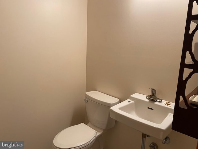 bathroom featuring toilet and sink