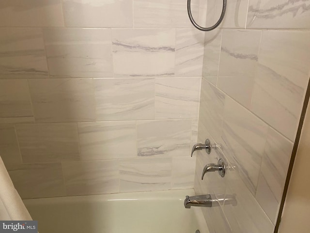 interior details featuring tiled shower / bath combo