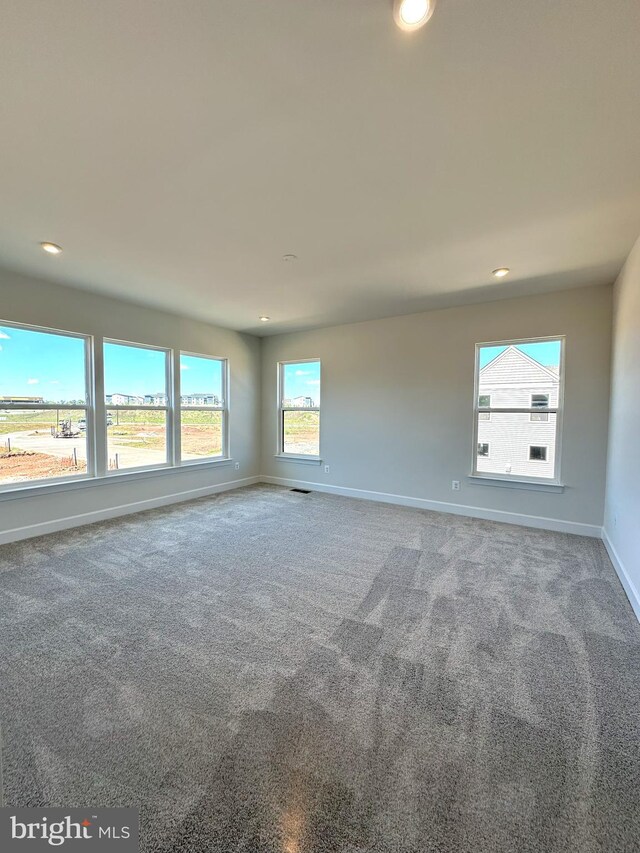 carpeted spare room with visible vents, recessed lighting, and baseboards