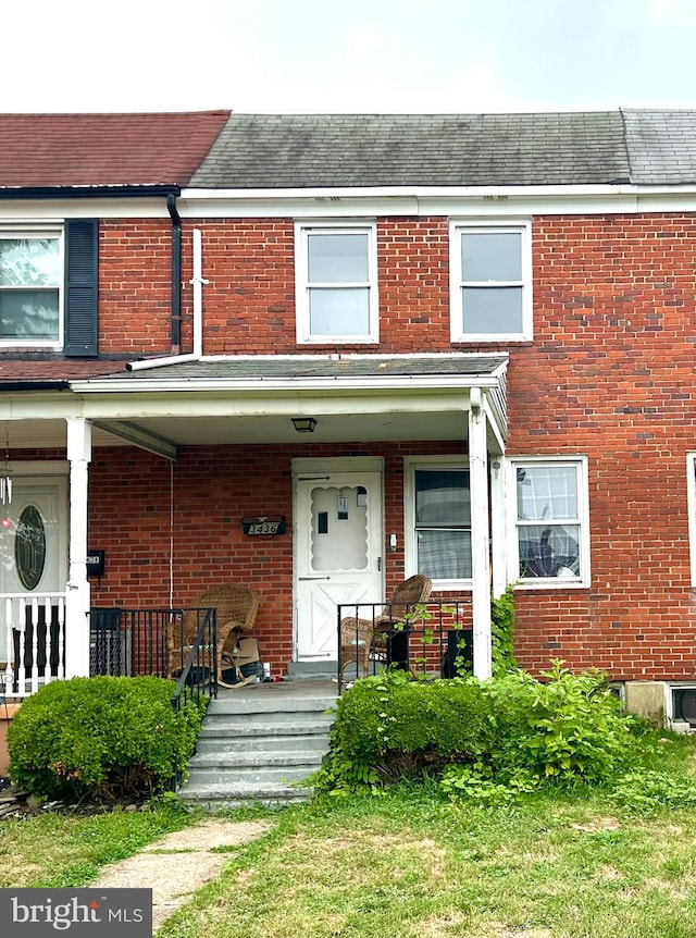 multi unit property with a porch