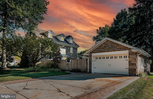 view of front facade featuring a yard and a garage