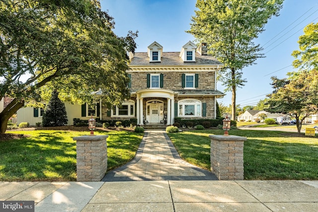 view of front of home with a front lawn