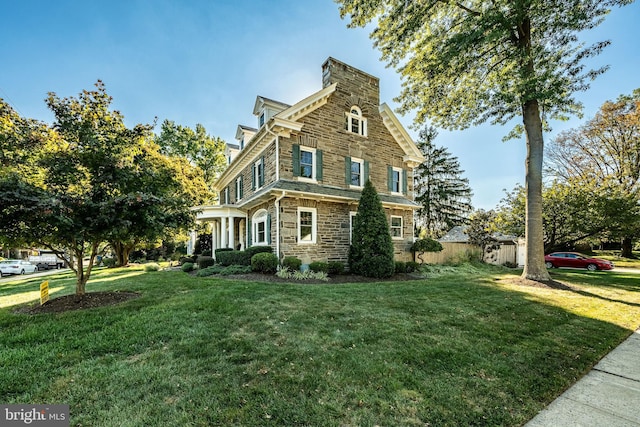 view of front of property with a front yard