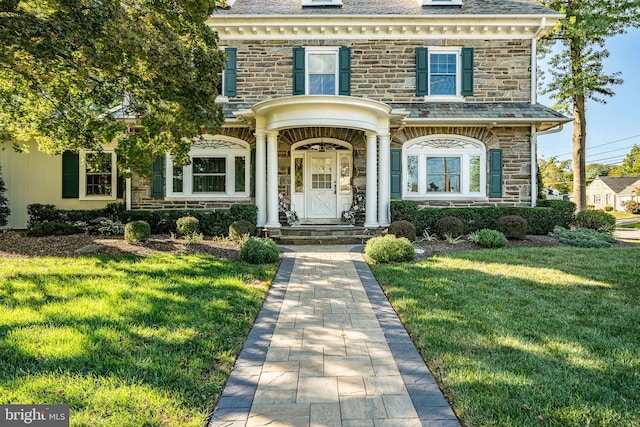 view of front of house with a front yard