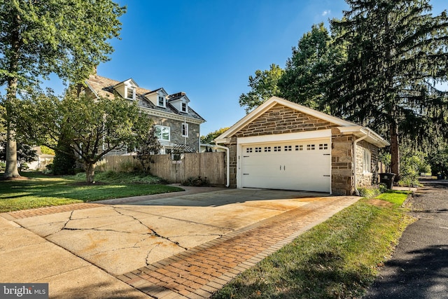 view of front of property with a front lawn