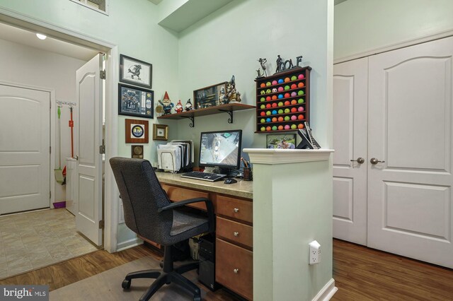 bedroom with light carpet and ceiling fan