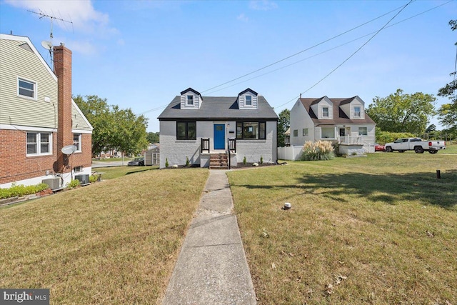 view of front of property featuring a front yard