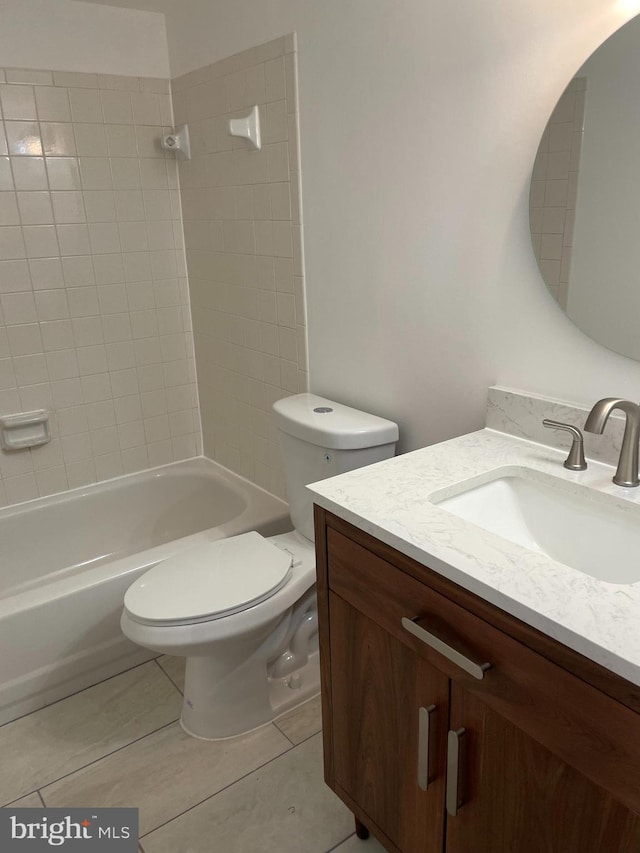 full bathroom featuring tiled shower / bath, toilet, tile patterned floors, and vanity