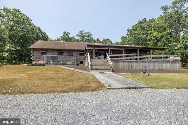 view of front of home with a front lawn