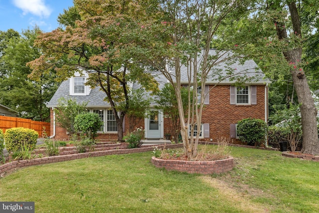 view of front of home featuring a front lawn