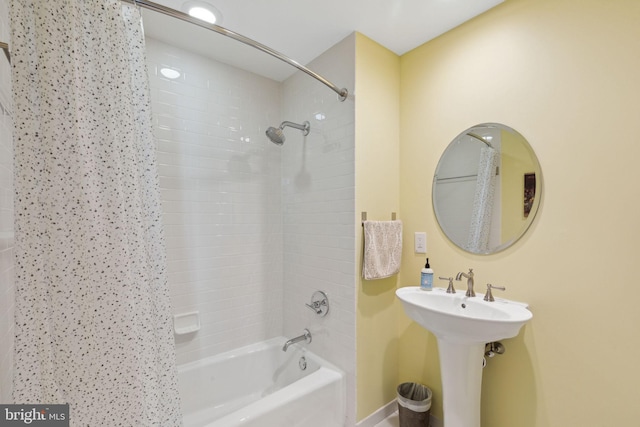 bathroom featuring shower / tub combo