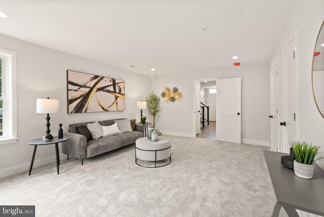 living area featuring recessed lighting, baseboards, and carpet