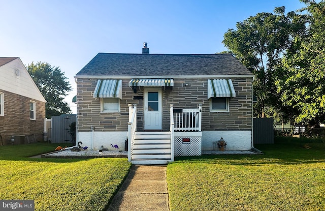 view of front of house featuring a front yard