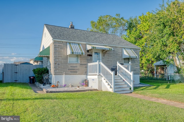 view of front of house featuring a front lawn