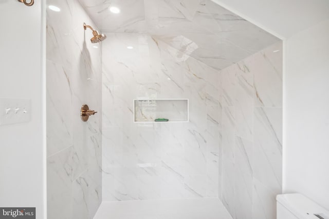 bathroom with toilet and tiled shower