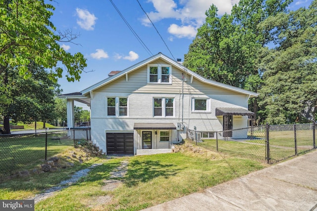 view of front of home featuring a front yard