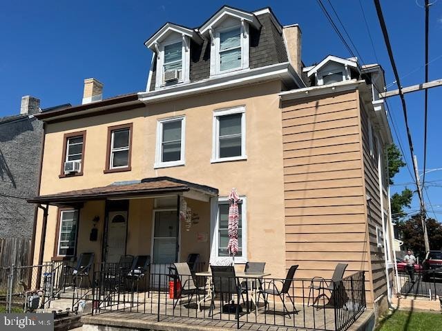 view of front of home featuring a porch