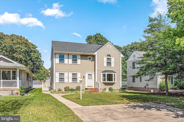 view of front facade with a front lawn