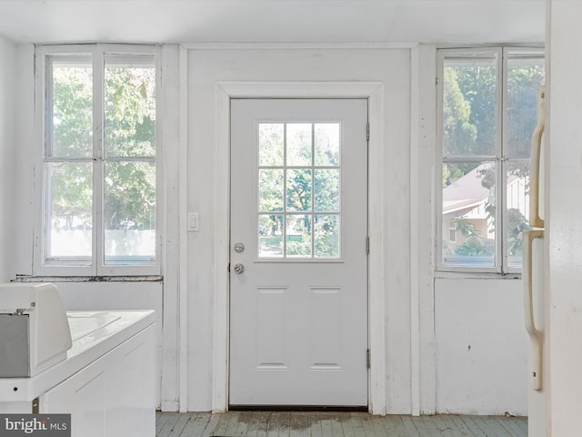 doorway to outside with washing machine and dryer