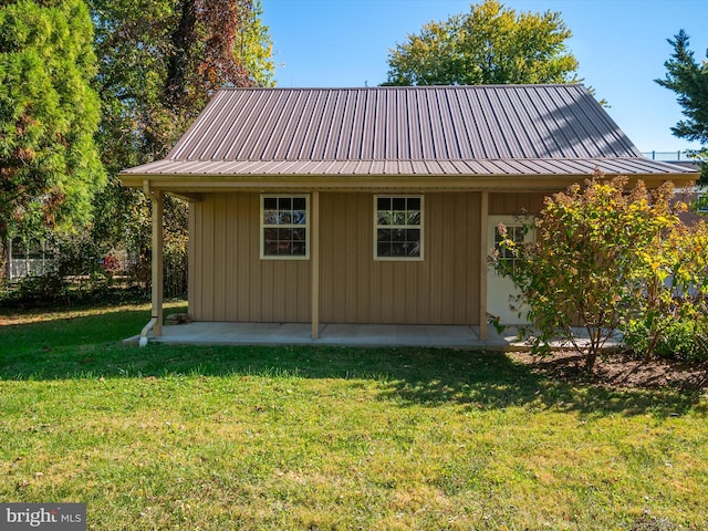 view of outdoor structure featuring a lawn