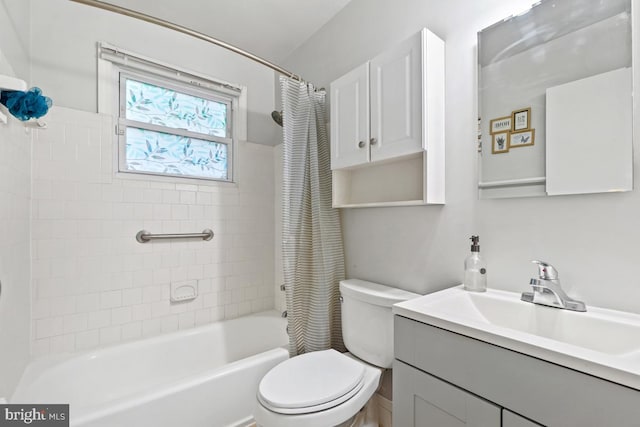 full bathroom featuring vanity, toilet, and shower / bath combo