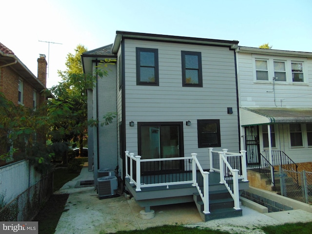 view of front facade featuring central AC unit