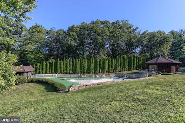 view of swimming pool featuring a lawn