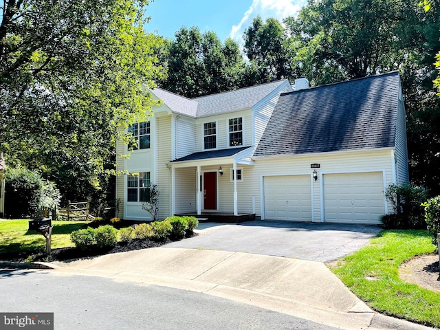 view of front of property featuring a front lawn and a garage