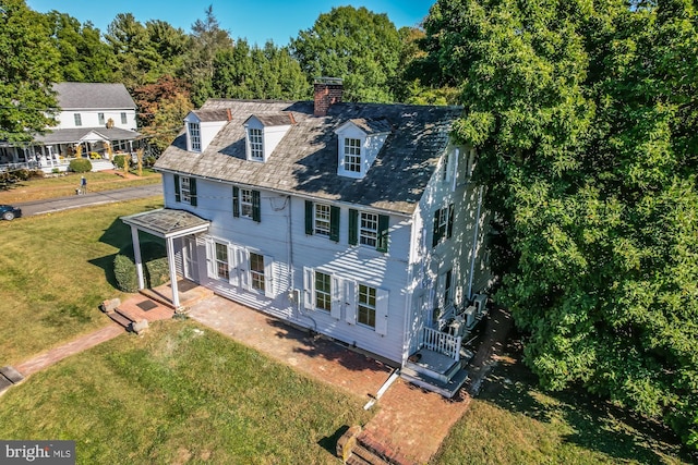 view of front of house featuring a front yard