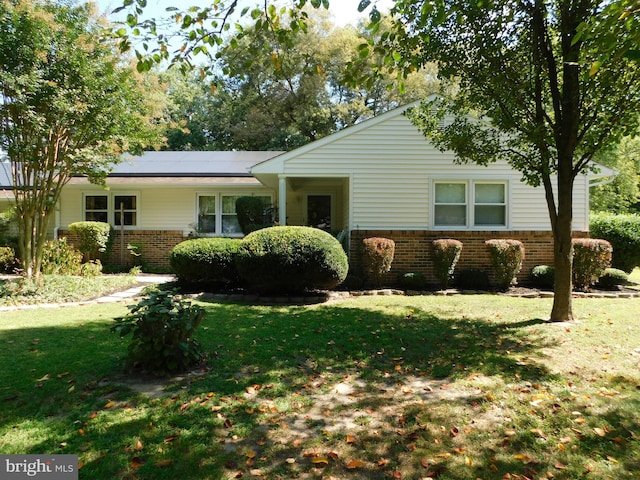 view of front of property with a front lawn