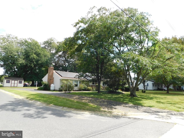 single story home featuring a front yard